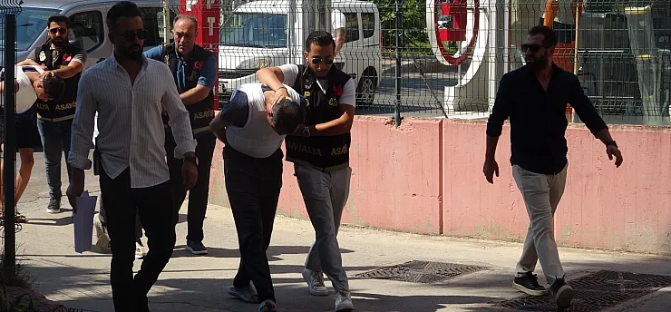Antalya'da cinayetle sonuçlanan otomobile silahlı saldırıya olayına 3 gözaltı