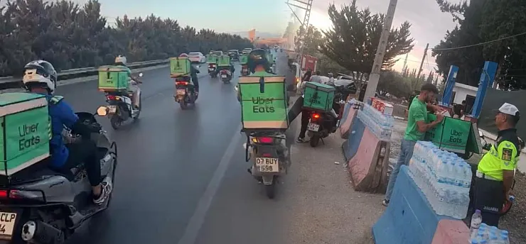 Antalya'da Motokuryeler yangın bölgesine yardım taşımak için seferber oldu