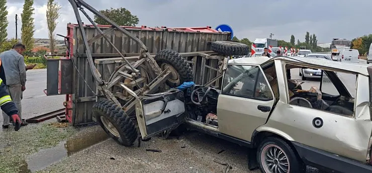 Burdur-Antalya Karayolu'nda Feci Kaza: Otomobil Sürücüsü Ağır Yaralandı
