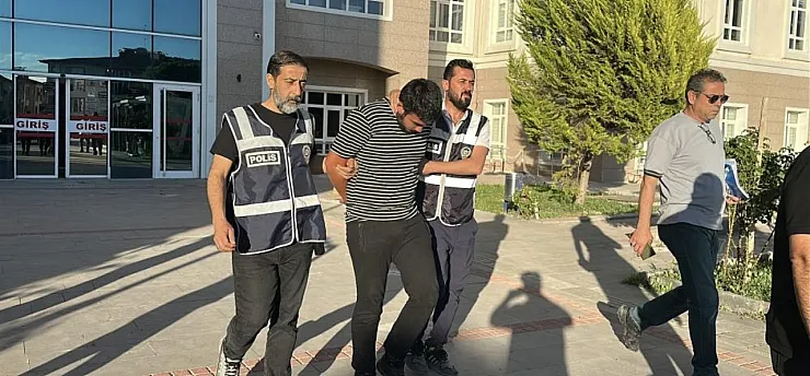 Burdur'da evine gelen adamı öldüren genç tutuklandı