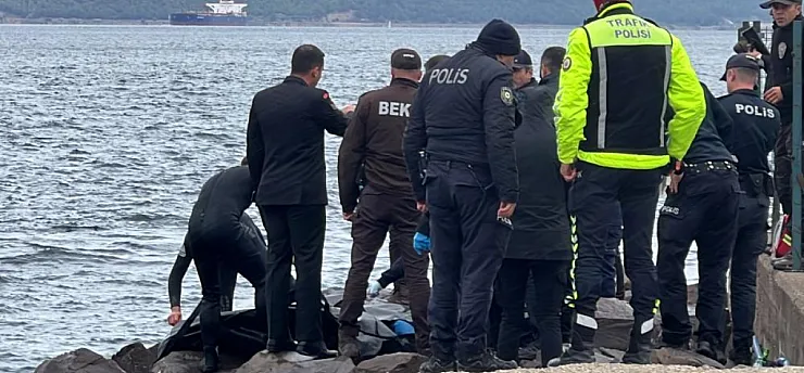 Çanakkale'de denizde erkek cesedi bulundu