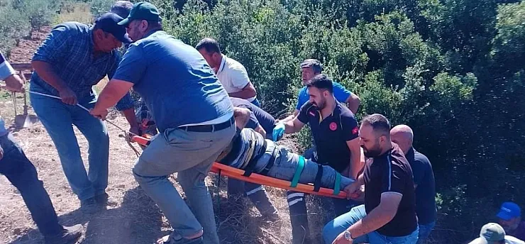 Dereye devrilen traktörün sürücüsü hayatını kaybetti