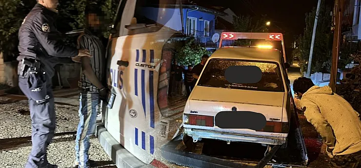 Direksiyona alkollü geçti, 2 araca çarpıp yaya olarak kaçtı