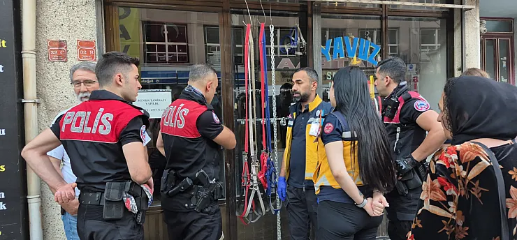 Dükkanında öldü veya bayıldı diye endişe edilen esnaf sanayide çıktı