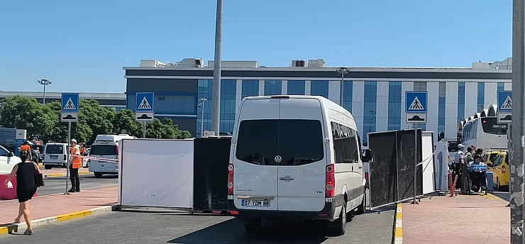 Emekli polis kız arkadaşını tabancayla vurarak öldürdü