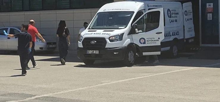 Genç kadını tabancayla vurarak öldürüp, ardından intihar etti
