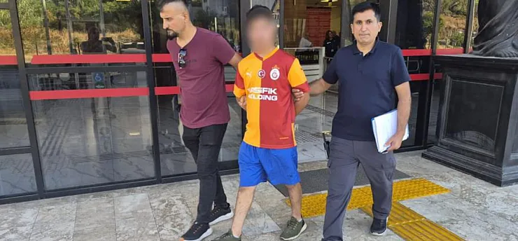 Kadın turisti bıçakla yaralama ve cinsel istismar iddiasıyla 17 yaşındaki çocuk tutuklandı