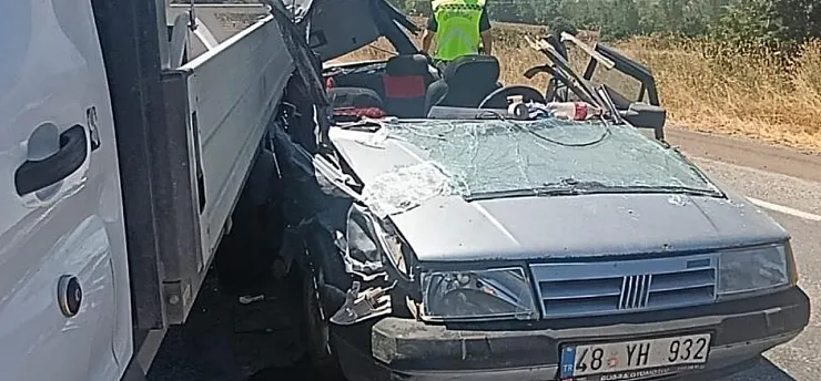 Kamyonete arkadan çarpan otomobilde ağır yaralanan çocuk hayatını kaybetti