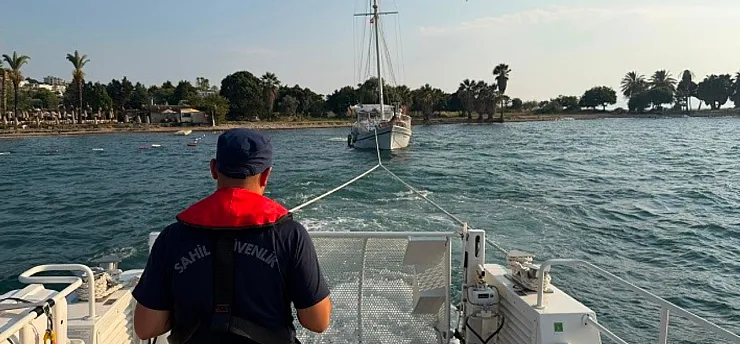 Karaya oturan gezi teknesindeki 9 kişi kurtarıldı