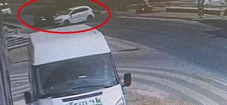 Karşı yola geçmek için alt geçidi kullanmadı, kaza kaçınılmaz oldu