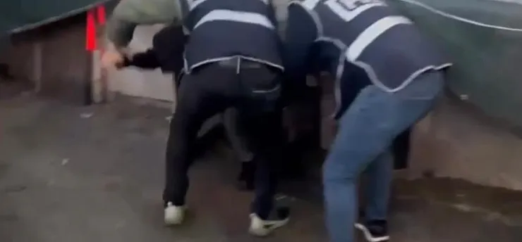 Kümesten gelen öksürük sesi, 44 yıl hapis cezası olan firariyi yakalattı