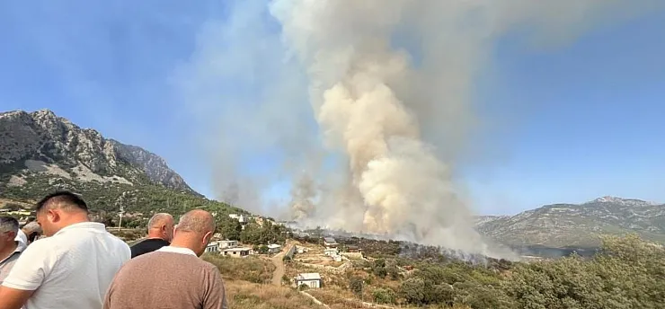 Kumluca'daki orman yangınına ekiplerin müdahalesi devam ediyor