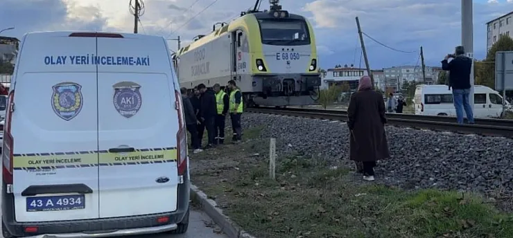 Kütahya'da trenin çarptığı genç hayatını kaybetti