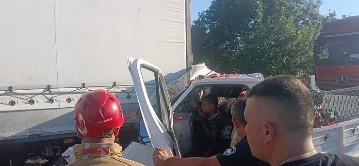 Manisa'da Korkunç Kaza! 18 Yaşındaki Genç Araçta Sıkıştı