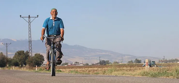 Ömrünü pedal çevirerek geçiren 85 yaşındaki yaşlı adam, 'Ne mazot ne gaz, pedal çevirmeye doyum olmaz' bilinciyle günde 20 kilometre yol katediyor