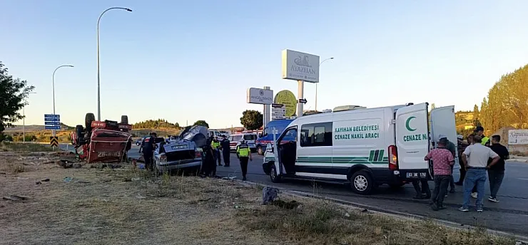 Orman yangınından dönen arazöz otomobille çarpıştı: 1 ölü, 4 yaralı