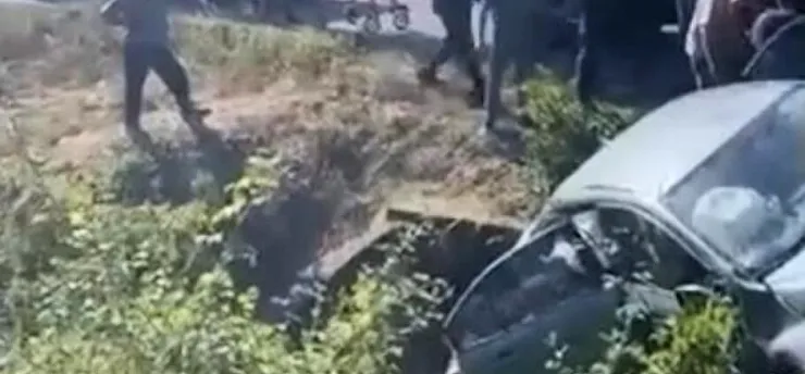 Otomobil menfeze uçtu: Anne ile kızı hayatını kaybetti, sürücü yaralandı
