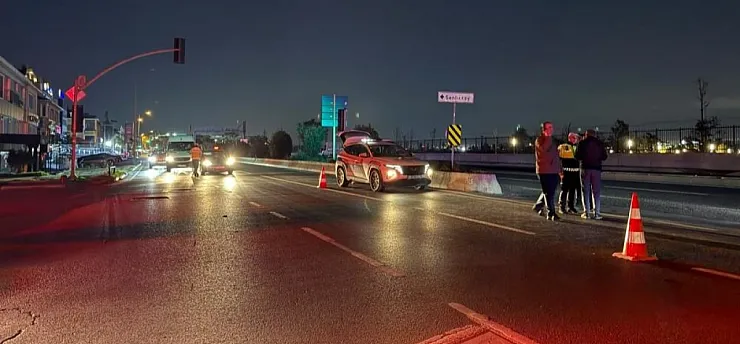 Otomobile arkadan çarpan motosiklet sürücüsü hayatını kaybetti