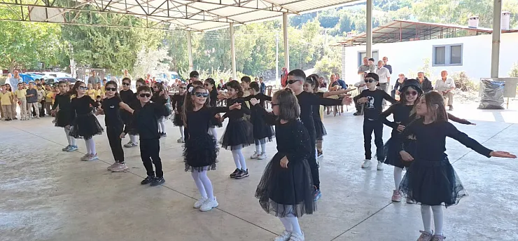 Seydikemer'de geleneksel çocuk oyunlarıyla renkli gün