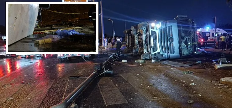 Tır Dolmuş Durağına Devrildi, Durakta bekleyen 2 kişi hayatını kaybetti