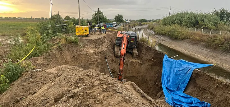 Toprak altında kalan işçi hayatını kaybetti