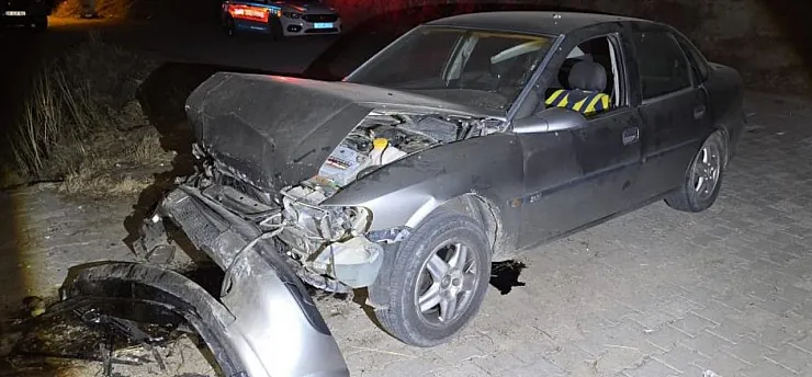 Uçuruma yuvarlanan otomobilde sıkışan sürücü kurtarıldı