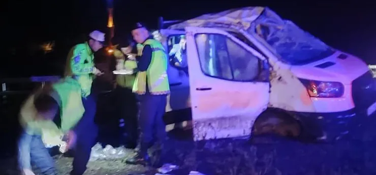 Yağışlı yolda kontrolden çıkan otomobil takla attı: 4 yaralı