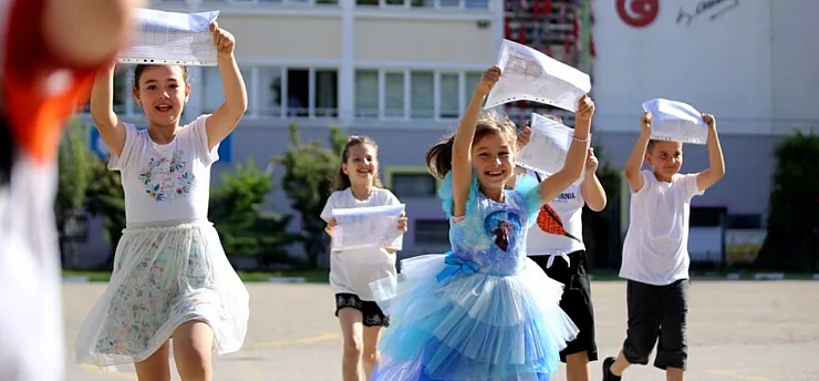 Yarın yaklaşık 18 milyon öğrenci için 'karne zili' çalacak
