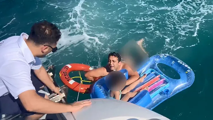 Deniz yatağıyla sürüklenen çocuk sahil güvenlik tarafından kurtarıldı