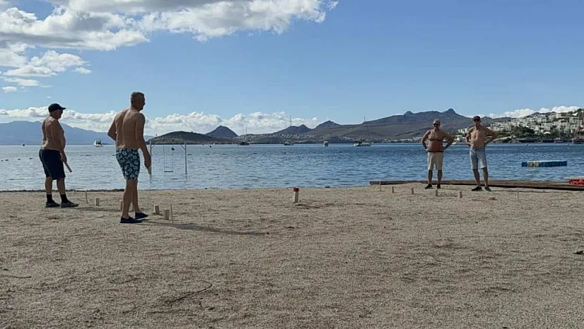 Bodrum'da güneşi gören denize koştu