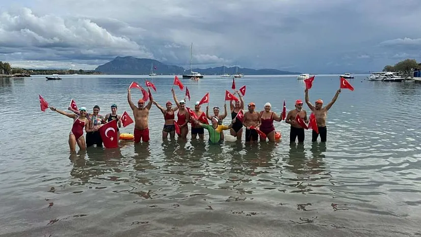 Datça'da Cumhuriyet için 1923 metre kulaç attılar