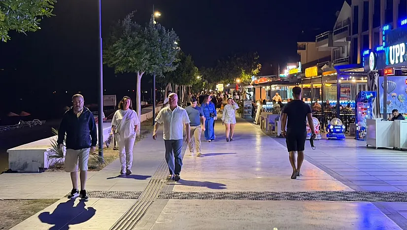 Ekim Ortasında Fethiye Çalış Plajı'nda Turist Hareketliliği