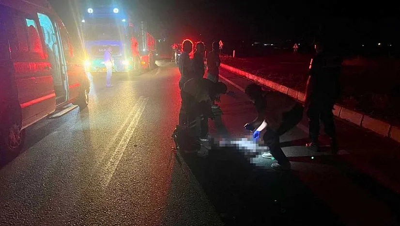 Feci kaza: Önce tır çarptı, sonra otomobil ezdi