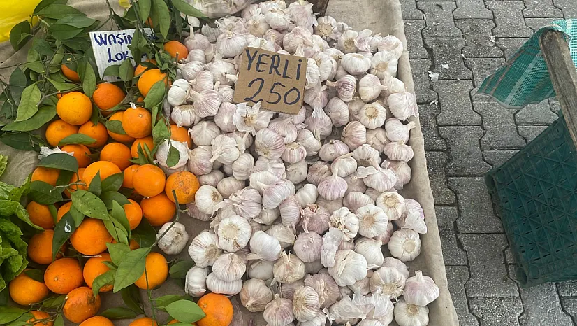 Fethiye Cuma Pazarı'nda 'Sarımsak' altınla yarışıyor: Kilosu 250 Lira