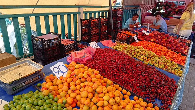 Fethiye Cuma Pazarı'nda Yaz Meyveleri Tezgahları Renklendirdi