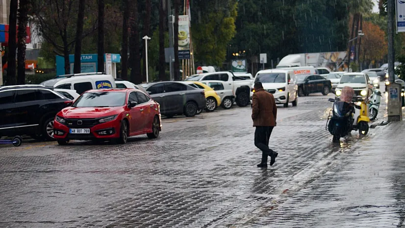 Fethiye'de kuvvetli sağanak ve fırtına gece saatlerine kadar sürecek