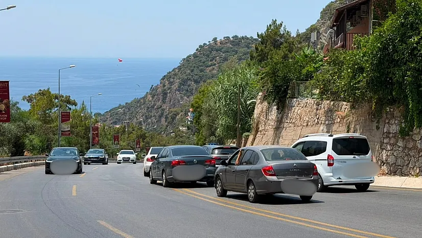Fethiye-Ölüdeniz yolunda trafik çilesi: Kilometrelerce araç kuyruğu oluştu