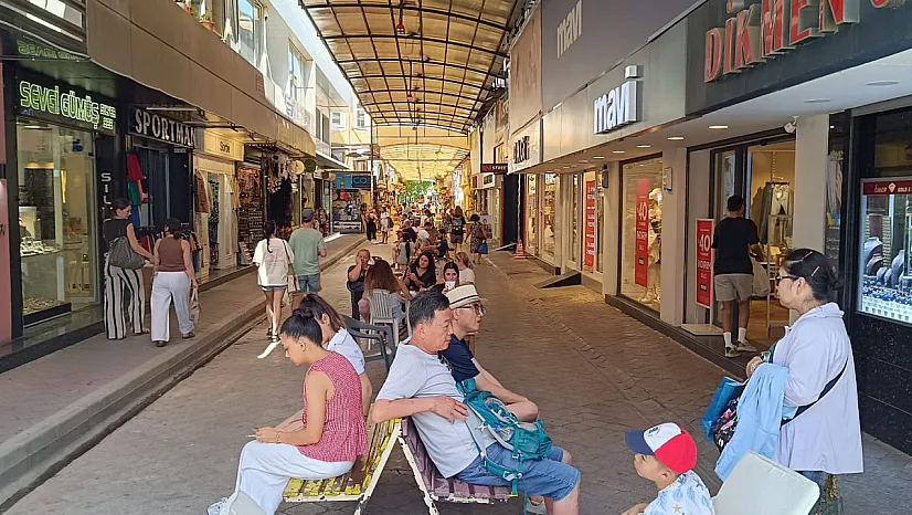 Fethiye Paspatur Çarşısı'nda turizm hareketliliği: Çinli turist yoğunluğu dikkat çekiyor