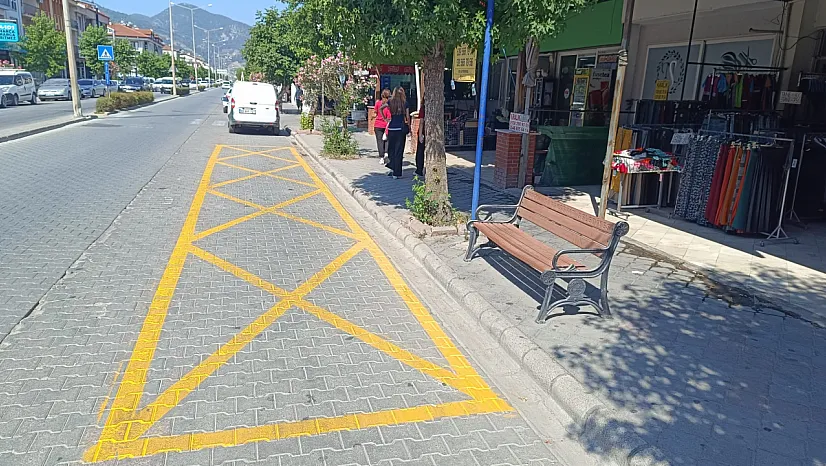 Muğla Büyükşehir'den Fethiye'de durak çizgilerine yenileme çalışması