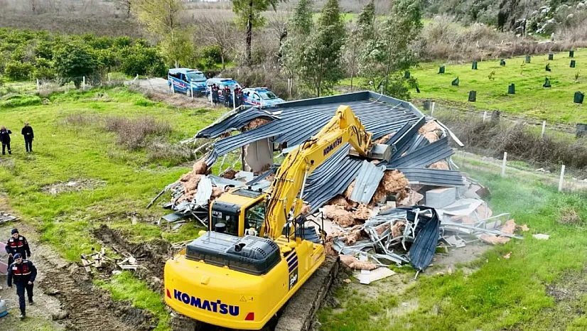 Muğla'da imara aykırı yapılar yıkılıyor