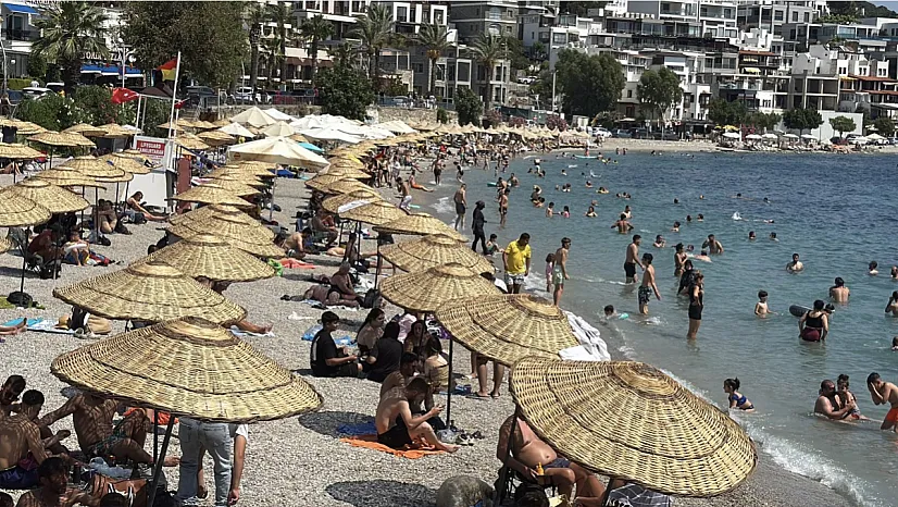 Muğla'da sıcak hava nedeniyle sahillerde yoğunluk yaşanıyor