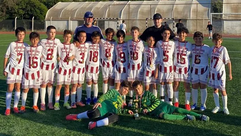 Namağlup şampiyon Ortakent Yahşi SK U11 takımı kupaya uzandı
