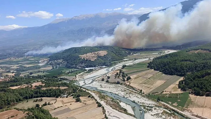 Seydikemer'de başlayan yangın Antalya Kaş sınırlarına sıçradı