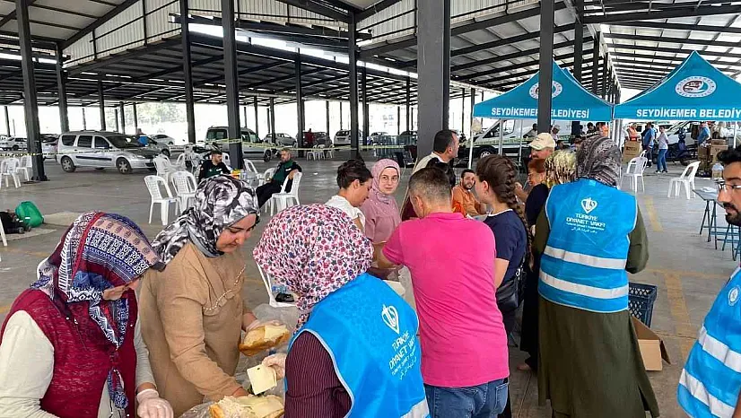 Seydikemer'de dayanışma seferberliği: Koordinasyon merkezinde günde yüzlerce kumanya hazırlanıyor