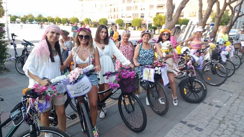 'Süslü Kadınlar' bisiklet turu coşkusu