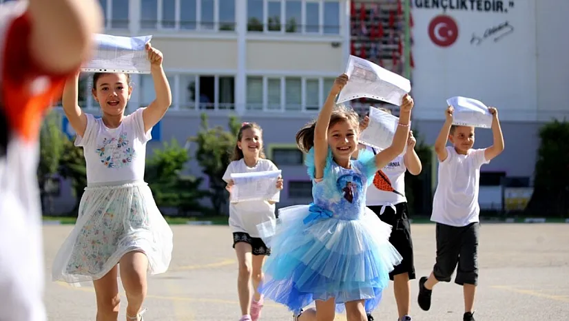 Yarın yaklaşık 18 milyon öğrenci için 'karne zili' çalacak