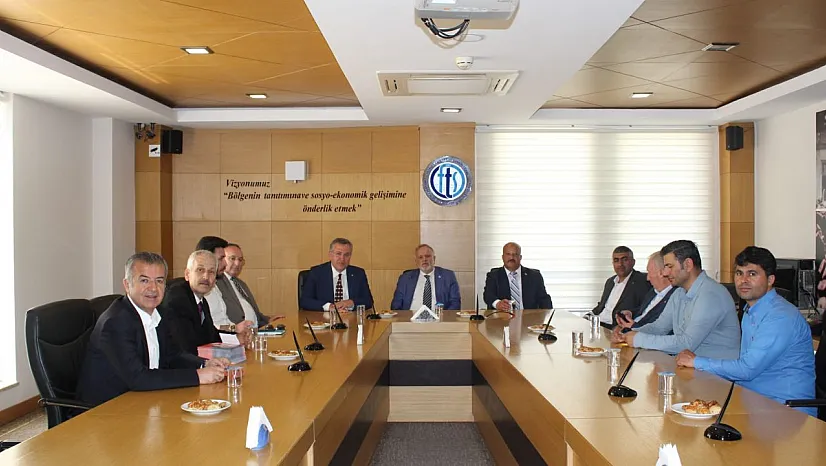 Yeniden Refah Partisi milletvekili adayları Fethiye'de esnafla buluştu