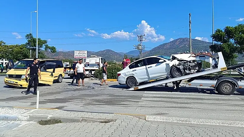 Fethiye Çamköy Kavşağı'nda kaza: 3'ü ağır 7 yaralı