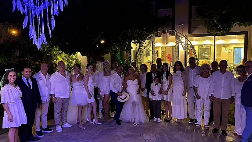 Fethiye'de 10 yıllık evlilik kutlamasında 20 çift nikah tazeledi