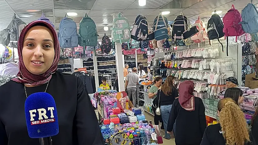 Fethiye'de okul telaşı sürerken askıda formalar öğrencileri bekliyor